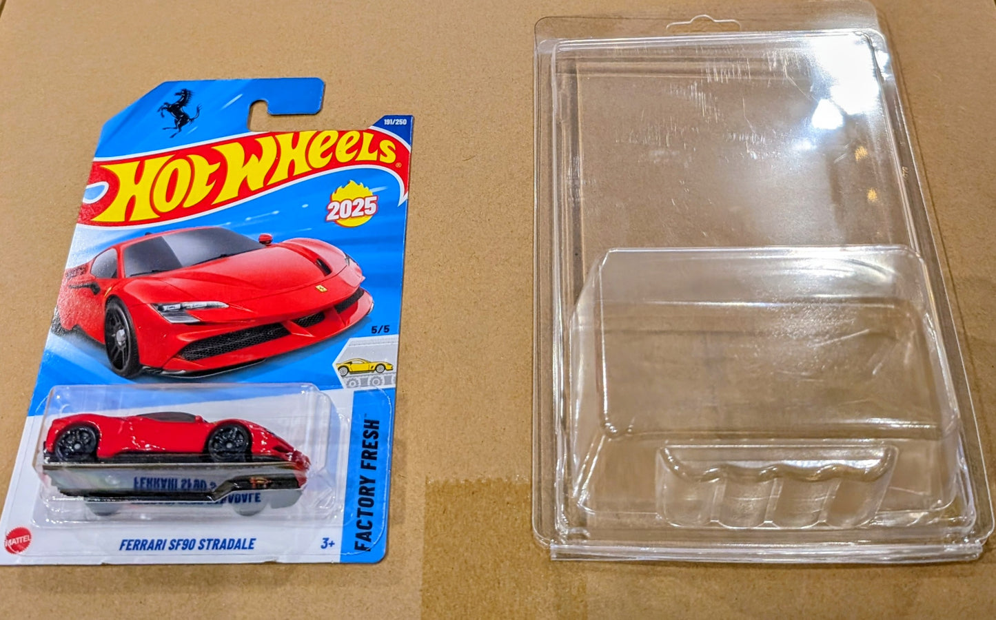 Hot Wheels Mainline Ferrari SF90 Red + Protector Case