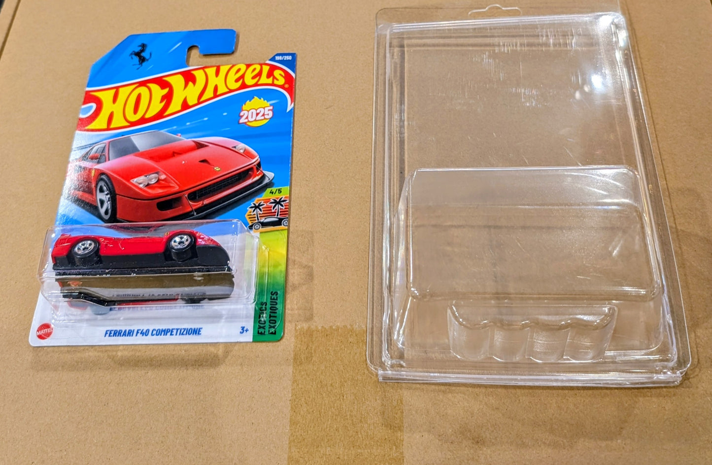 Hot Wheels Mainline Ferrari F40 Red + Protector Case
